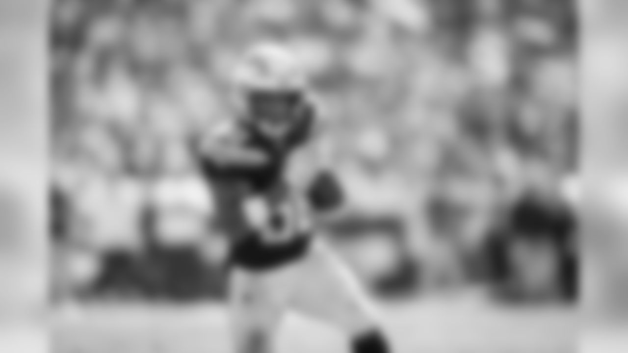 Austin Ekeler runs downfield during the Bolts' Week 3 matchup against the Rams at the LA Memorial Coliseum.