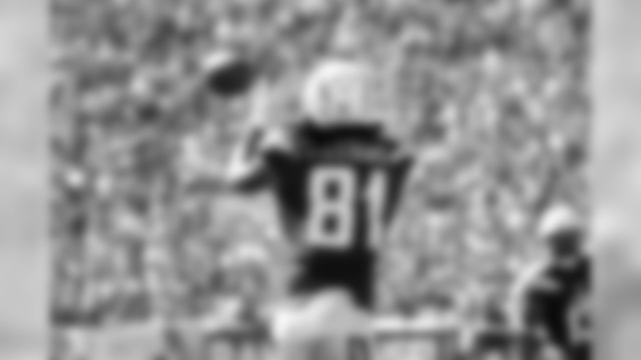 Mike Williams catches a pass from Philip Rivers during the Bolts' Week 3 matchup against the Rams at the LA Memorial Coliseum.