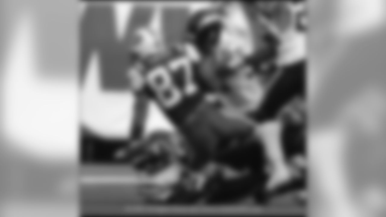A last minute stand at the Meadowlands gave the Chargers their fifth win of the season. The Bolts stopped New York four times inside their own 10-yard line to preserve a 31-26 victory.