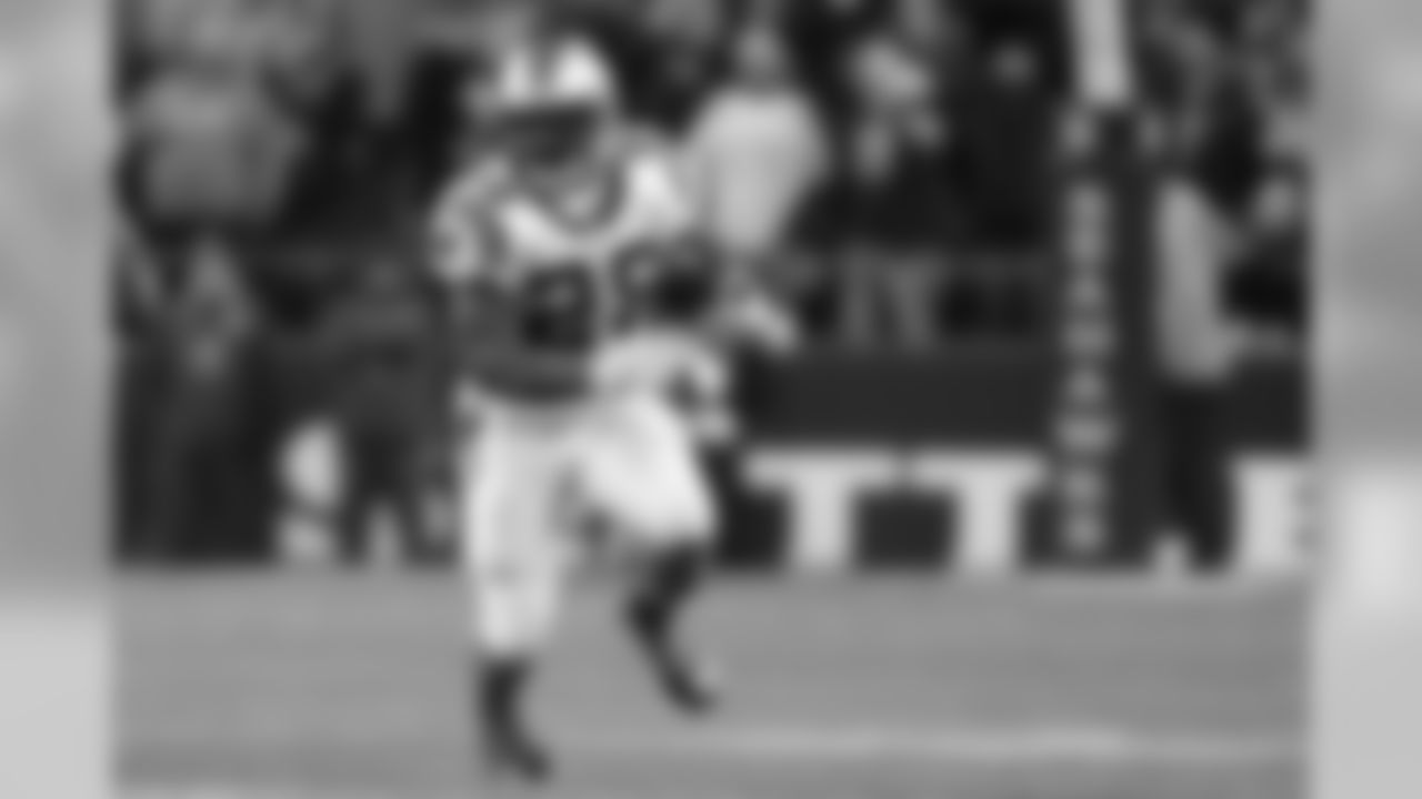 11_rb_jonathan_stewart.jpg
