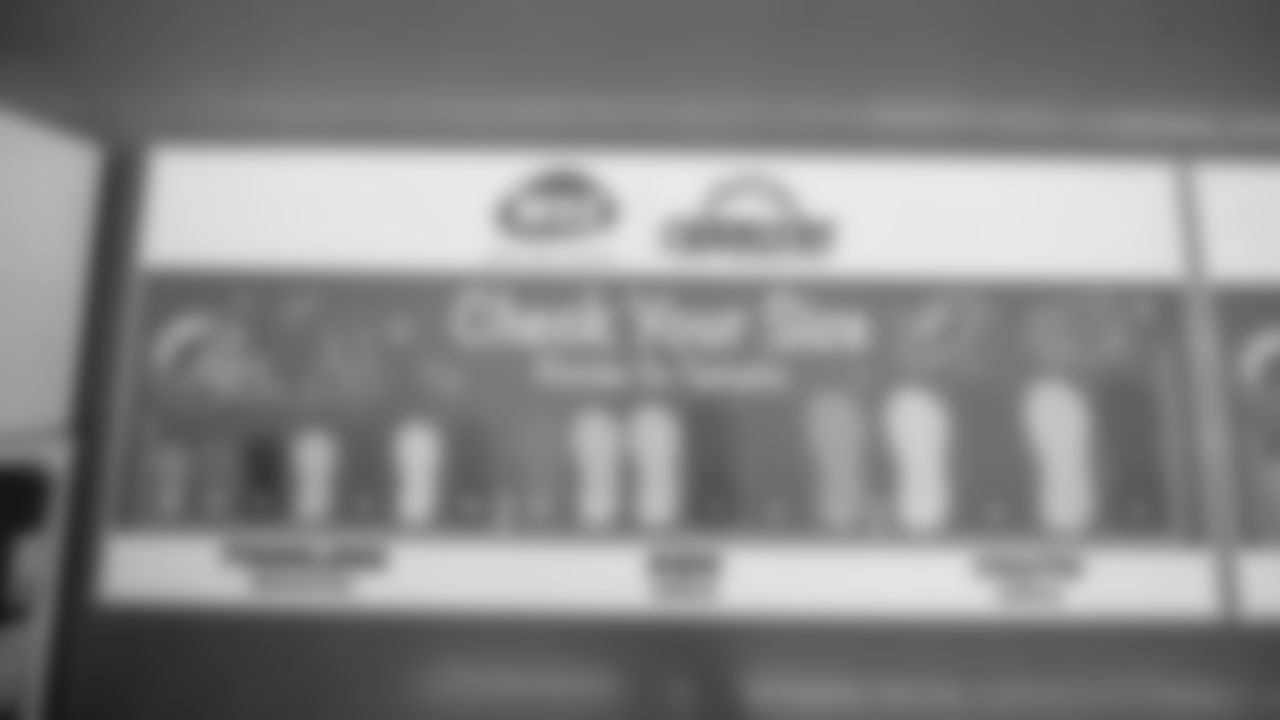 191203_ShoeGiveaway_CME_003