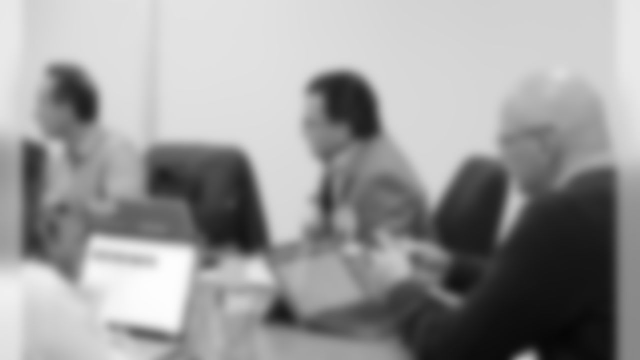 042519_Draft_Room_018