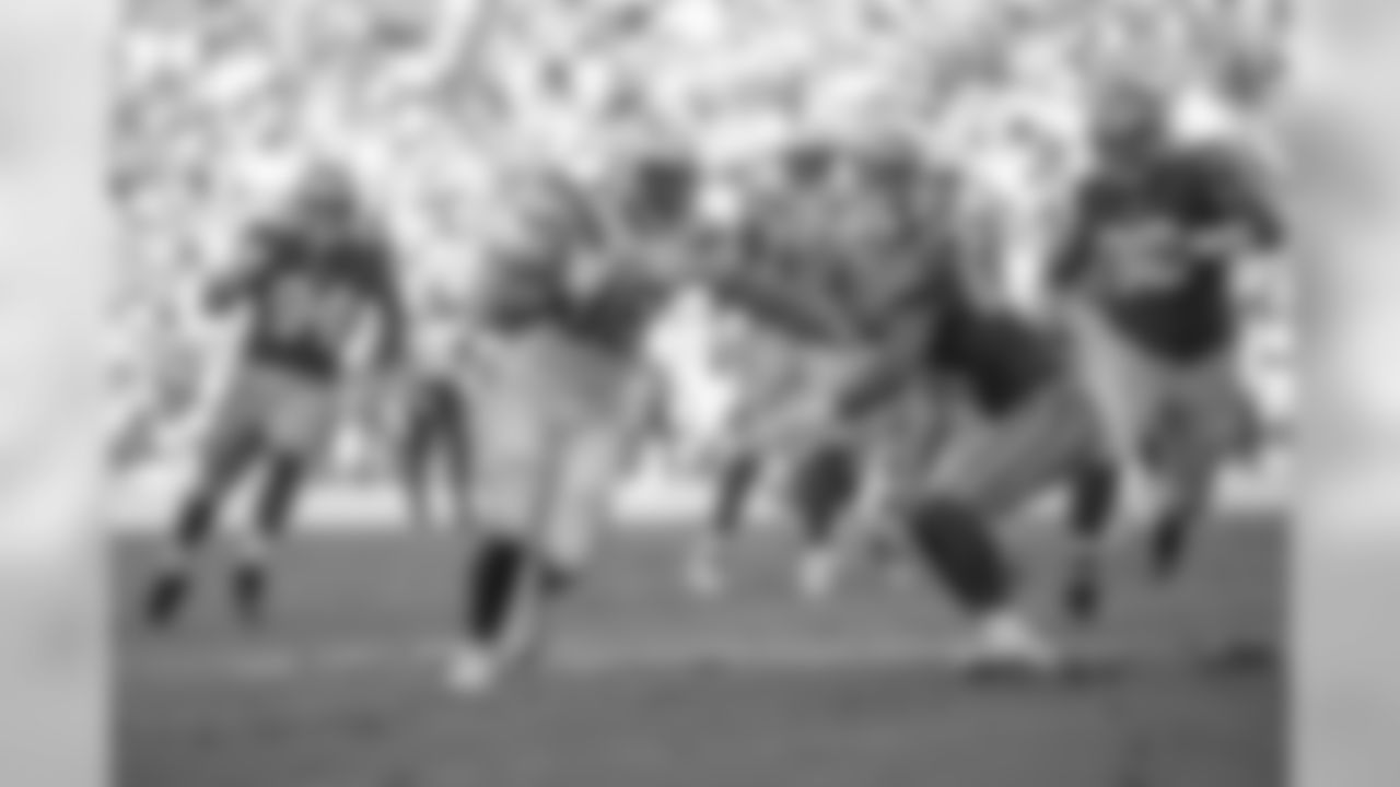 Virgil Green runs the ball during the Bolts' matchup against the 49ers at ROKiT Field at StubHub Center.