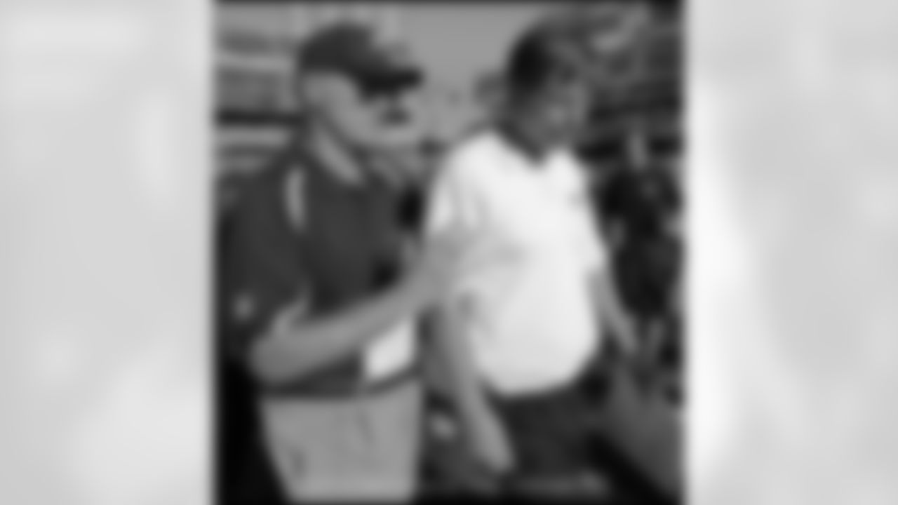 Marty Schottenheimer, left, consoles Oakland Raiders coach Norv Turner, right, after the Chargers defeated the Raiders 27-14 Sunday, Oct. 16, 2005, in Oakland, Calif. (AP Photo/Paul Sakuma)