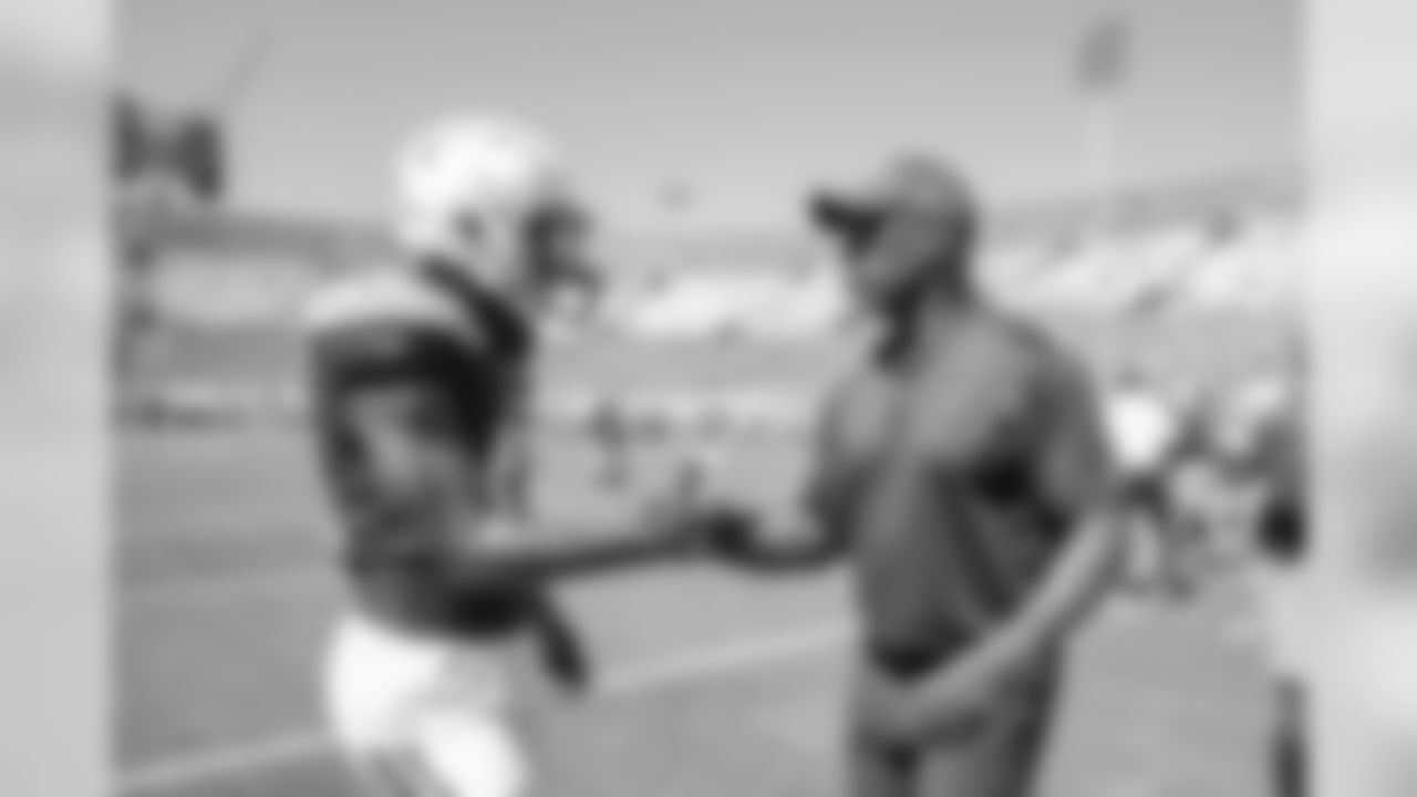 Keenan Allen and Anthony Lynn share a handshake at LA Memorial Coliseum before the Bolts' matchup against the LA Rams.