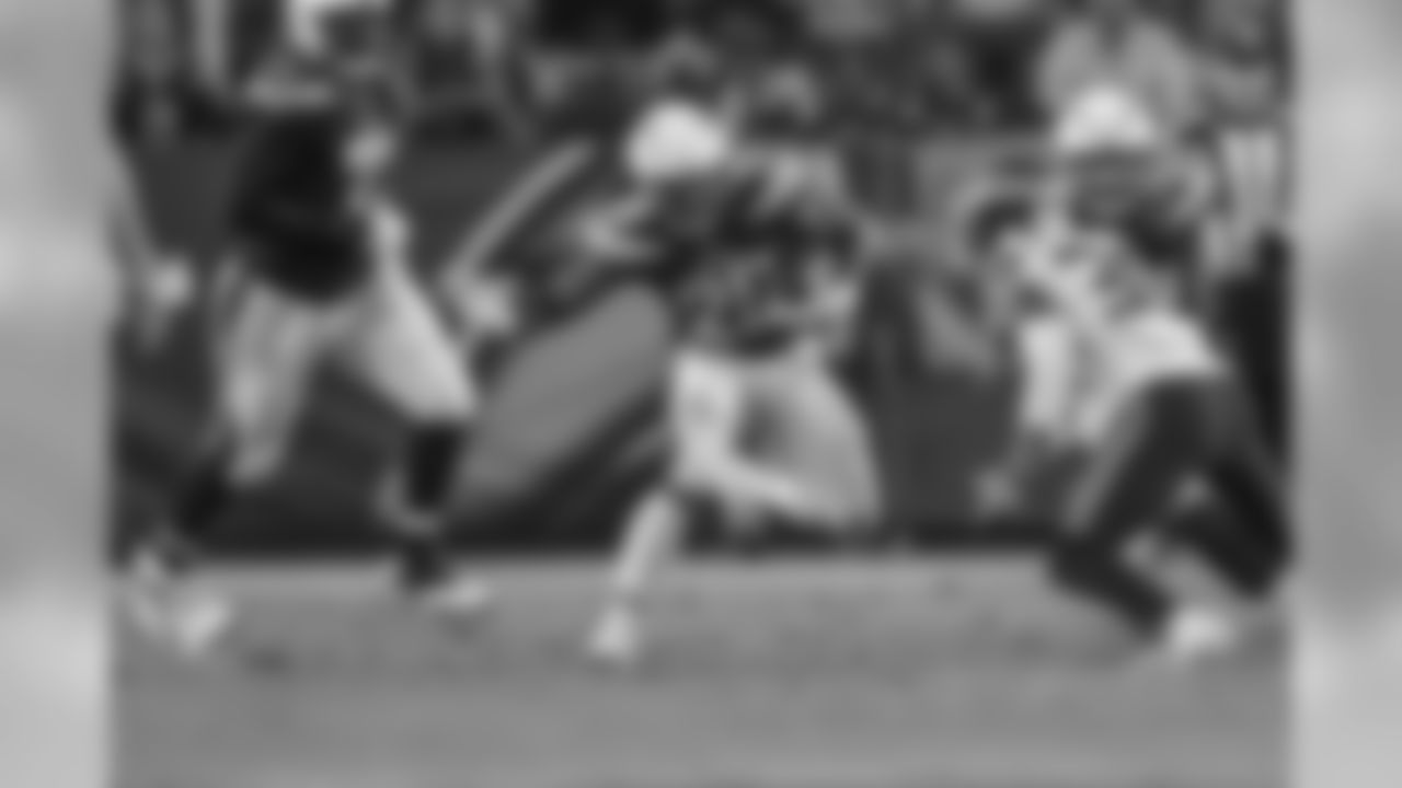 Melvin Gordon runs downfield for a touchdown during the Chargers' preseason home opener against the Seattle Seahawks at ROKiT Field at StubHub Center.