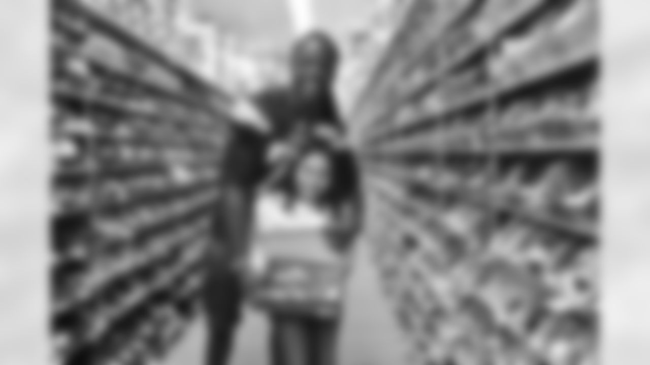 092016_shoe_drive_109.jpg