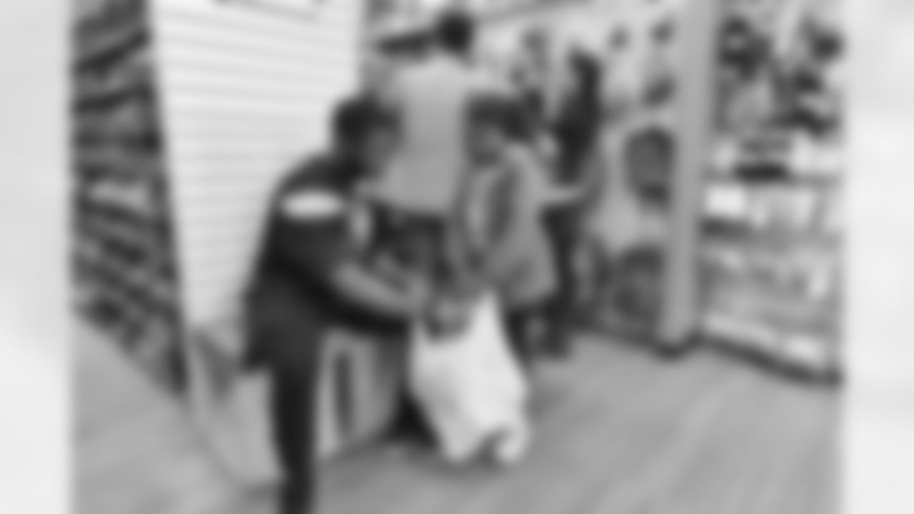 092016_shoe_drive_044.jpg