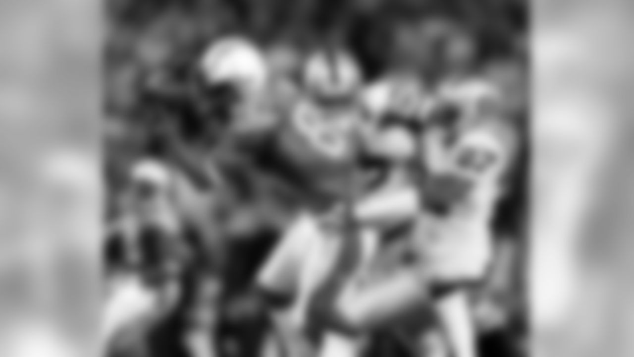 The Chargers scored on their opening drive and never trailed as they picked up their 11th-consecutive win over the Raiders with a 34-7 win Thursday night, December 4, 2008 at Qualcomm Stadium.