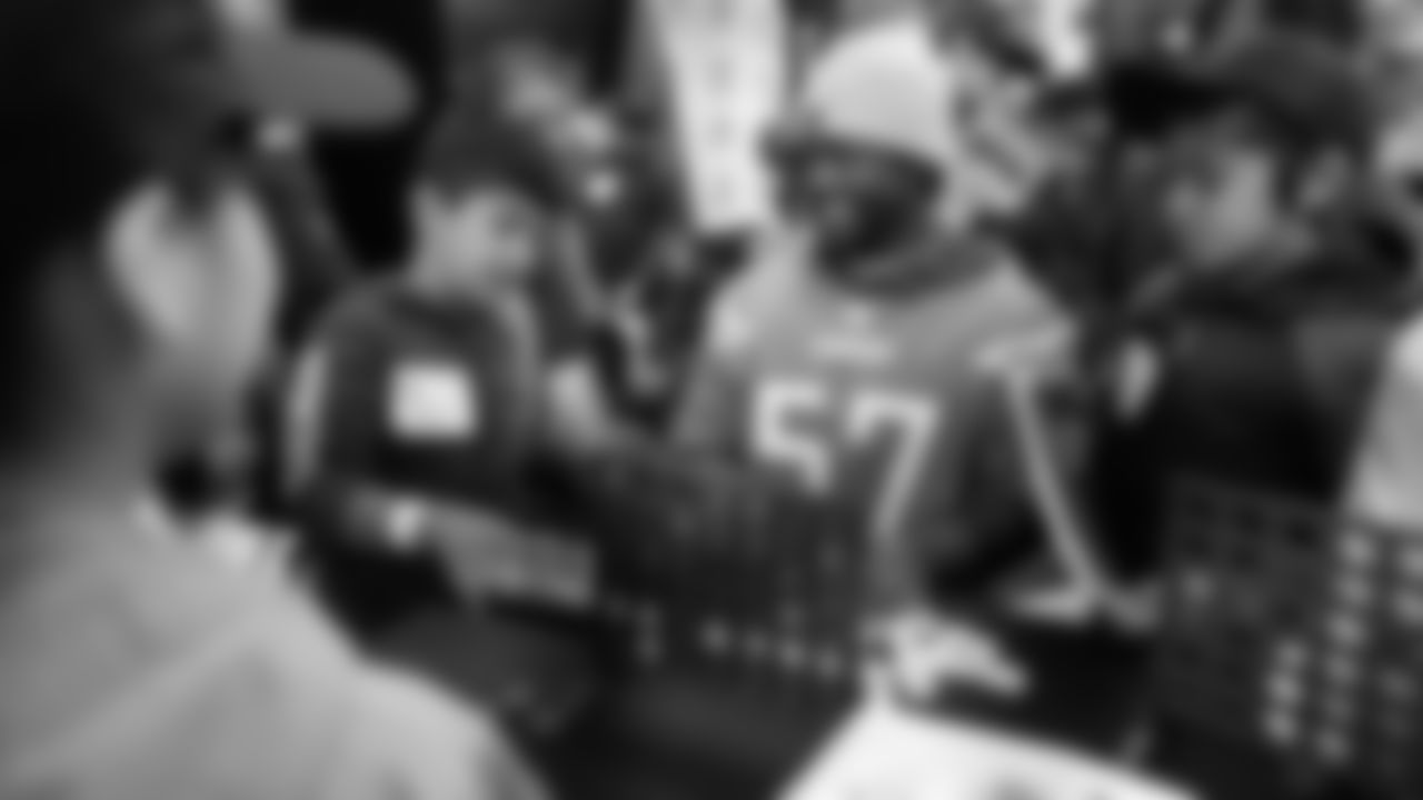 191203_ShoeGiveaway_CME_038