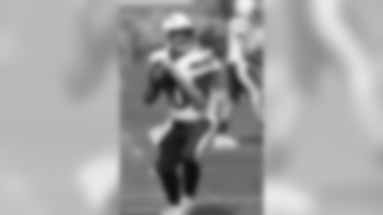 San Diego Chargers quarterback Kellen Clemens (10) throws a warm up pass during a NFL football game against the Denver Broncos, Sunday, October 30, 2016 in Denver. The Broncos won the game 27-19. (Paul Jasienski via AP)