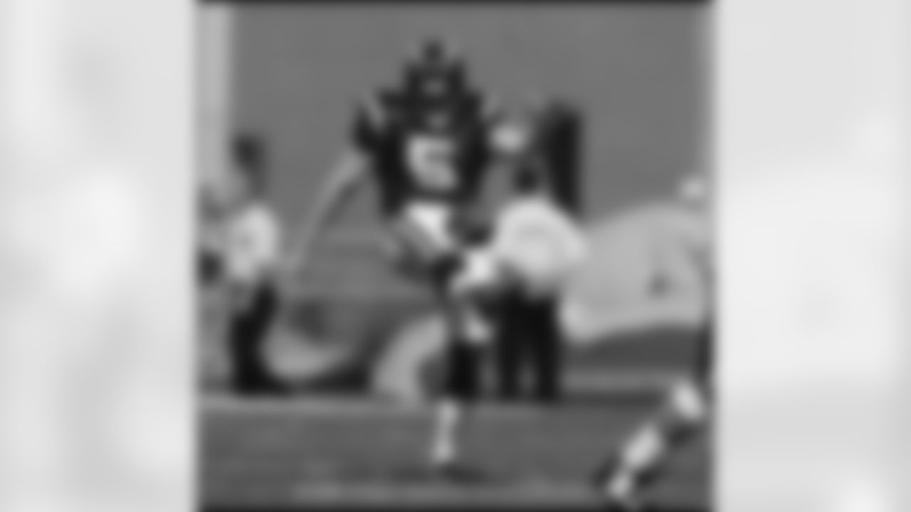 The San Diego Chargers offense took full advantage of the depleted New England Patriots defense en route to a dominating 41-17 victory. (Chargers.com/Mike Nowak)