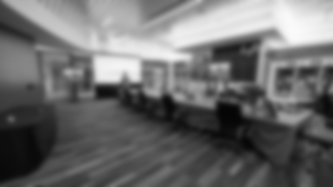 220428_DraftRoomGallery_009