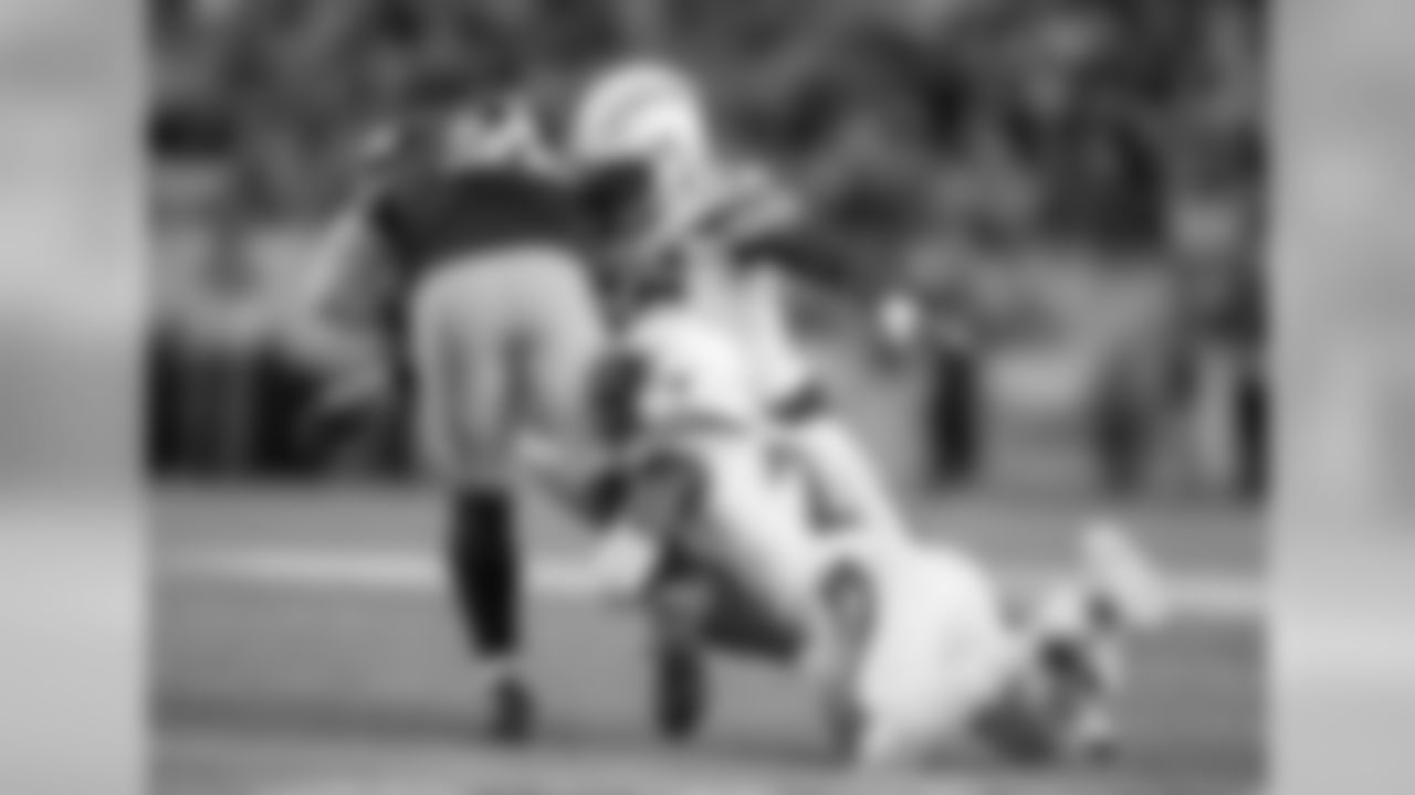 Jatavis Brown and Rayshawn Jenkins tackling Jaylen Samuels during the Week 13 matchup against the Pittsburgh Steelers.