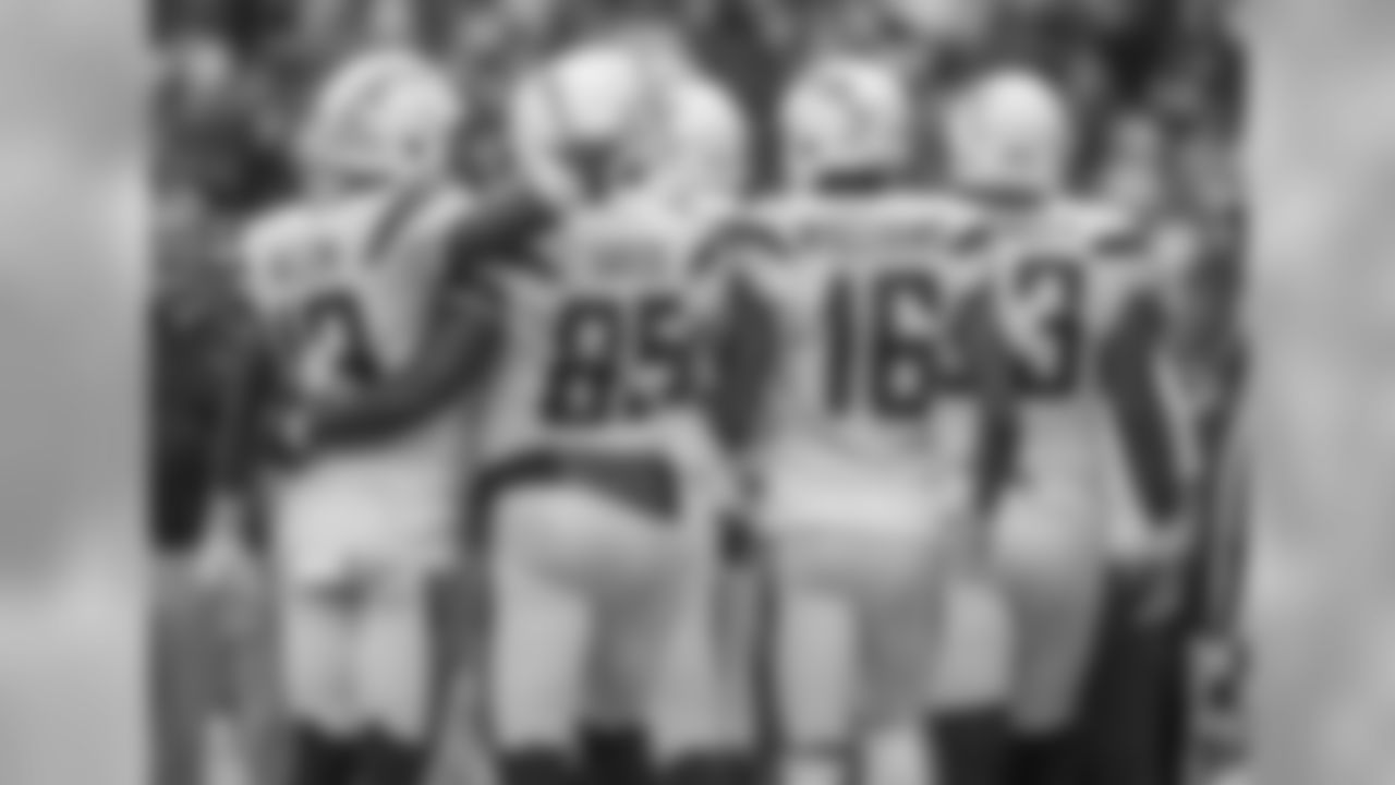 The team celebrates after a touchdown during the Bolts' matchup against the 49ers at ROKiT Field at StubHub Center.