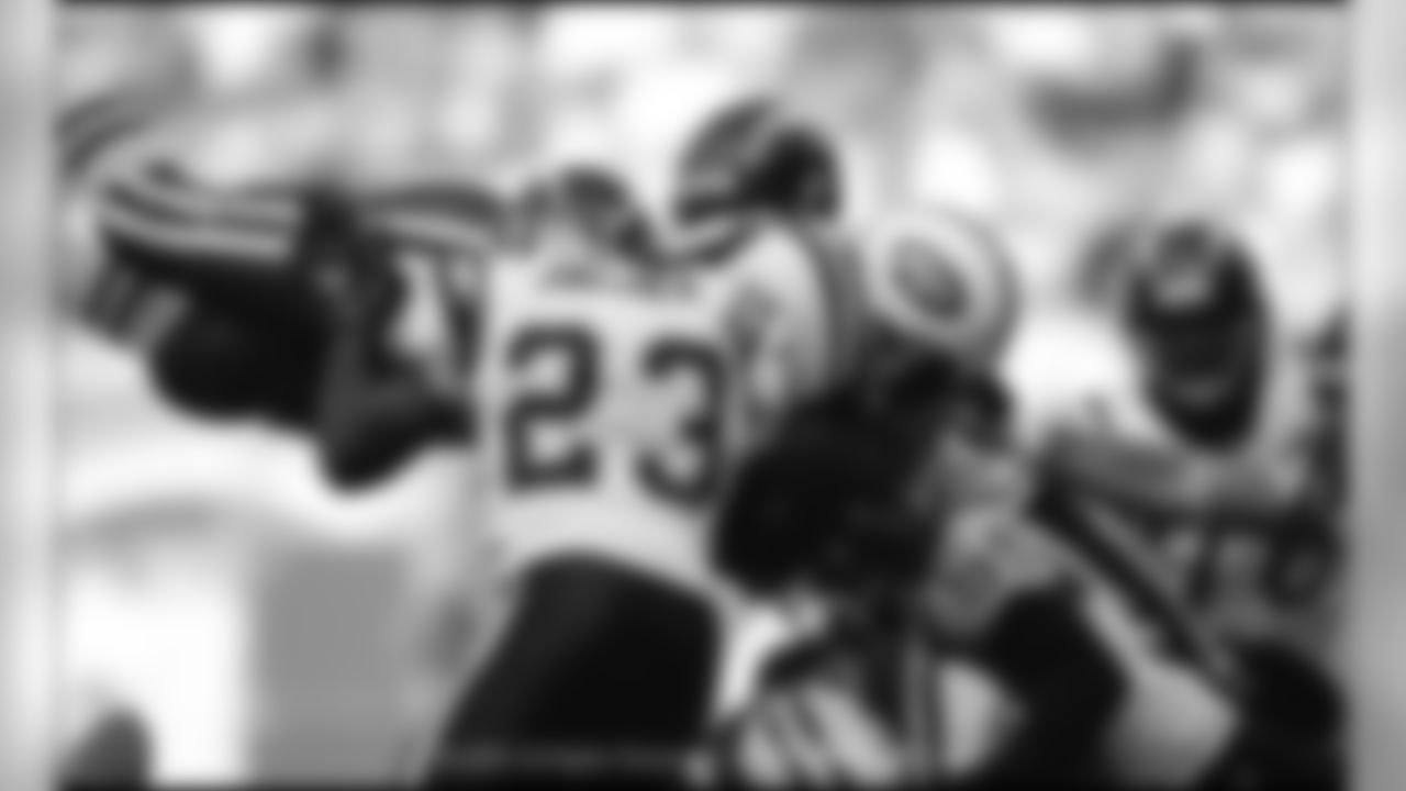 A last minute stand at the Meadowlands gave the Chargers their fifth win of the season. The Bolts stopped New York four times inside their own 10-yard line to preserve a 31-26 victory.
