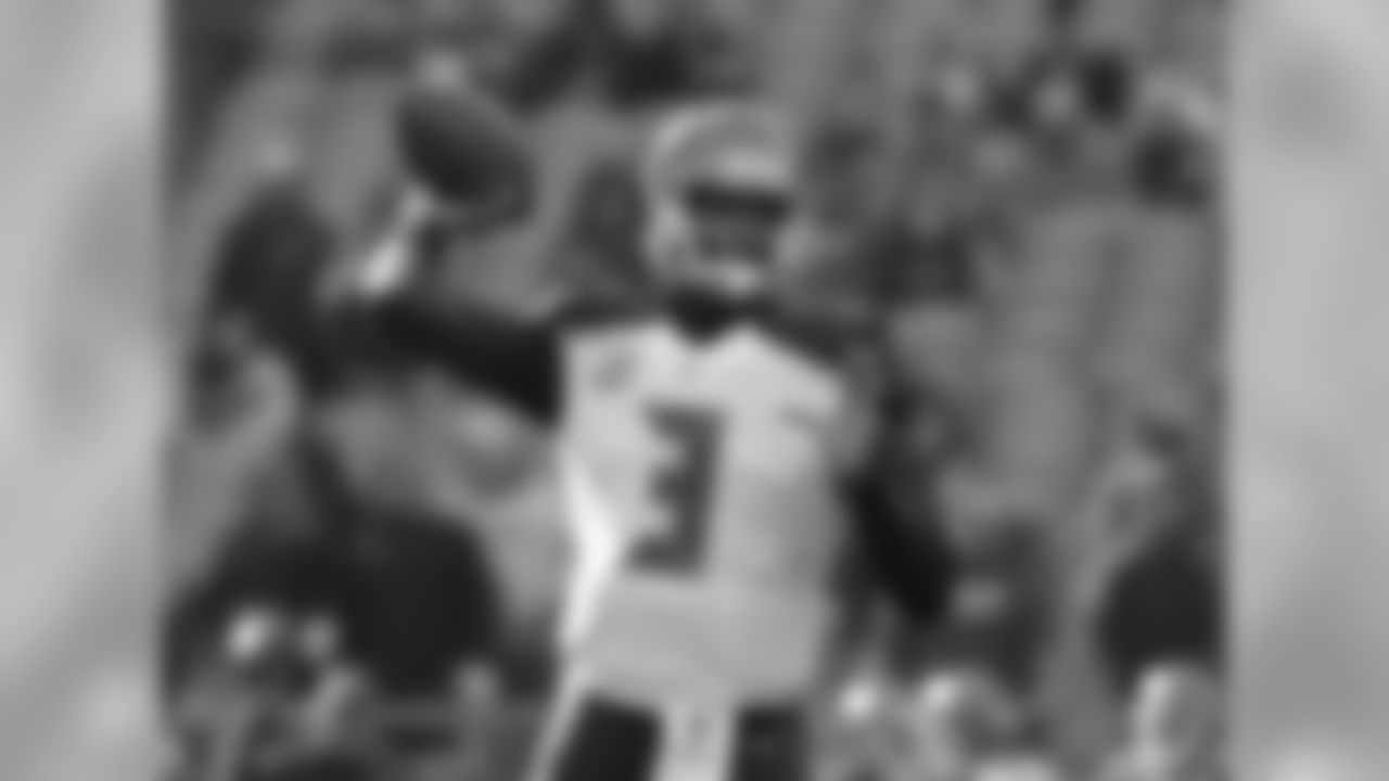Tampa Bay Buccaneers quarterback Jameis Winston (3) throws during warmups before an NFL football game against the Kansas City Chiefs in Kansas City, Mo., Sunday, Nov. 20, 2016. (AP Photo/Charlie Riedel)