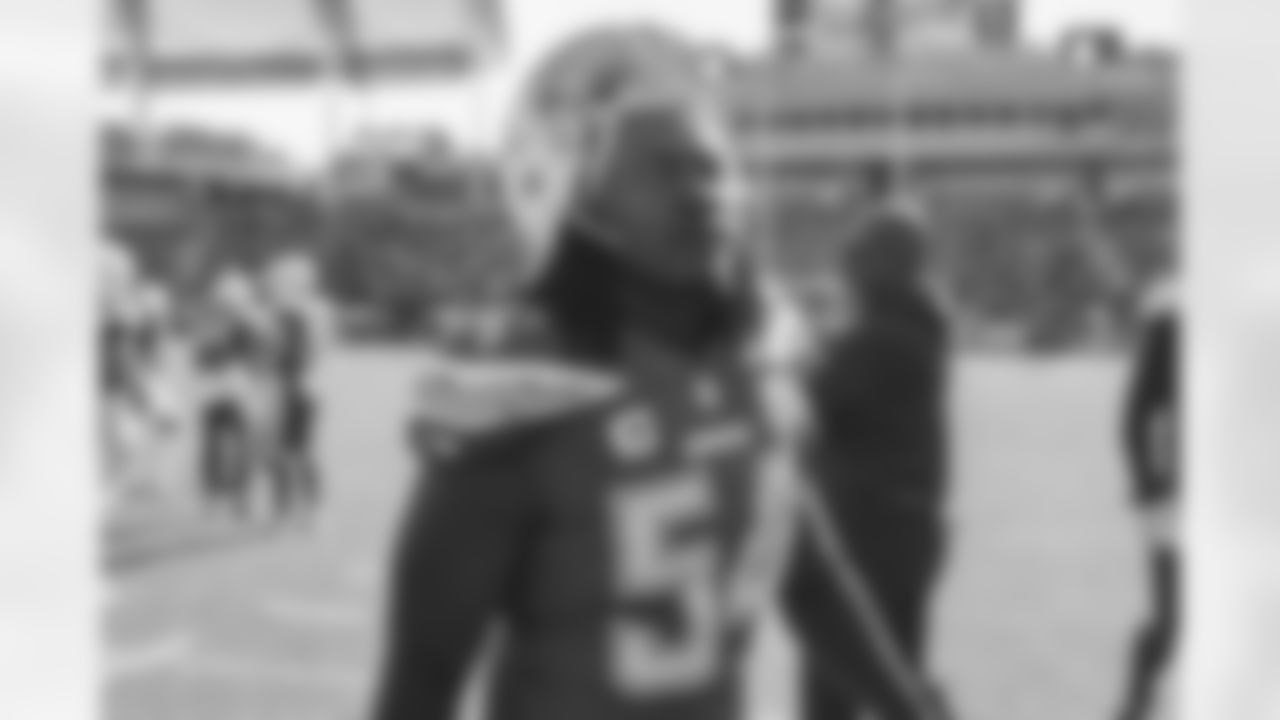 Melvin Ingram on the field before the Week 12 matchup against the Arizona Cardinals.