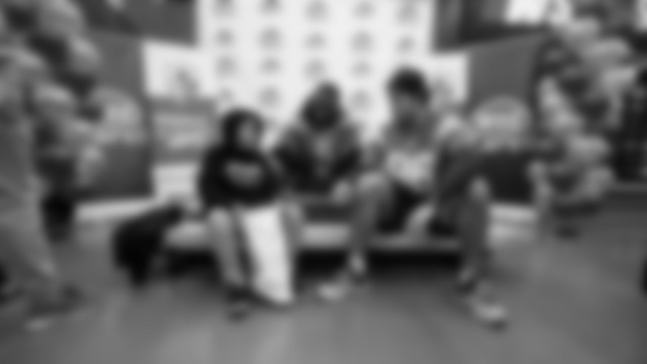 191203_ShoeGiveaway_CME_051