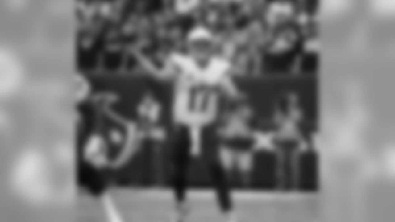 112816_sdvshou_mn_143.jpg