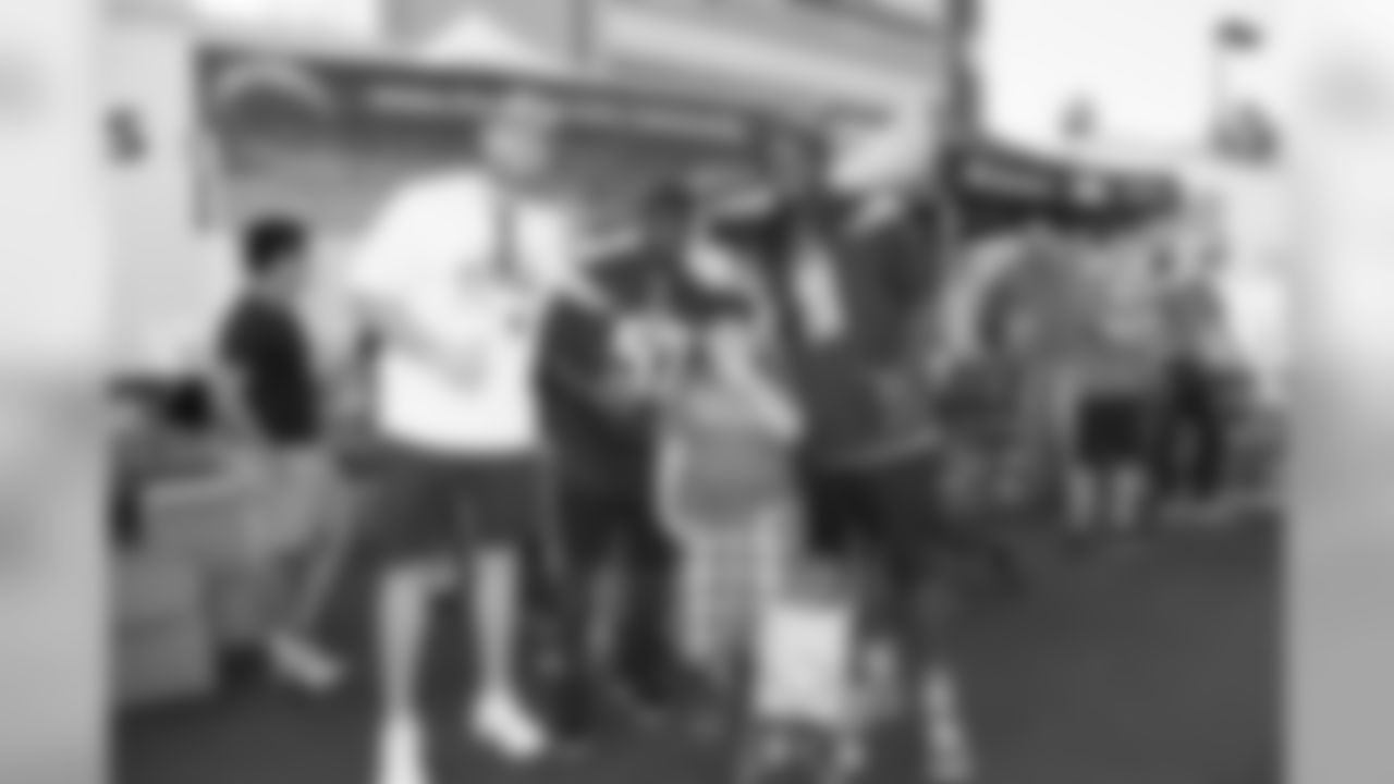 090617_food_drive_203.jpg