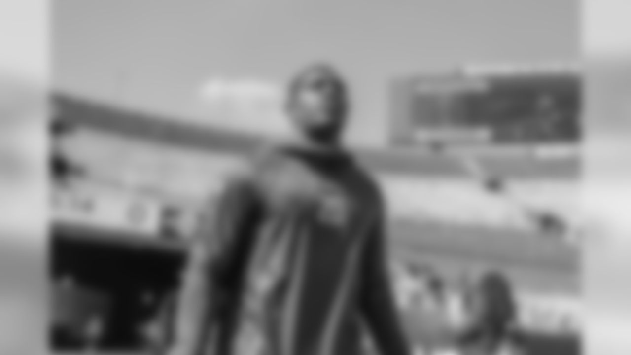 Desmond King walks out to warm up at LA Memorial Coliseum before the Bolts matchup against the LA Rams.