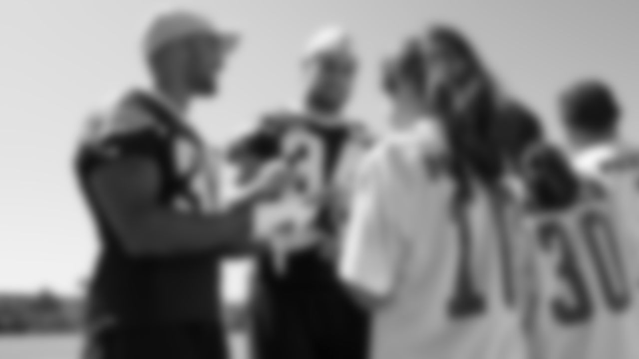 191004_NFLMexicoTochitoVisit_CME_019