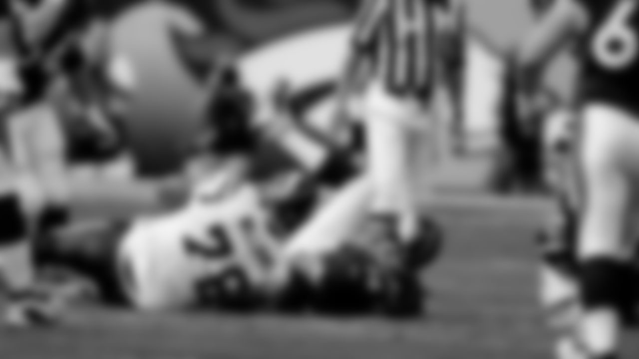 Here's a top shot from a game against the Broncos in 2004.