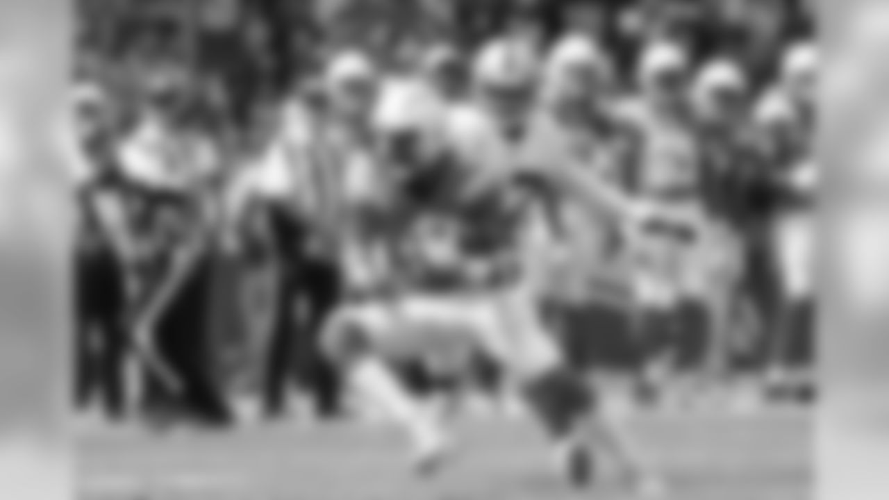 Keenan Allen runs downfield during the Week 5 matchup against the Oakland Raiders at ROKiT Field at StubHub Center.