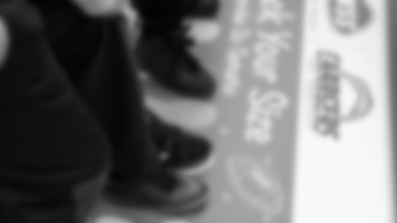 191203_ShoeGiveaway_CME_004