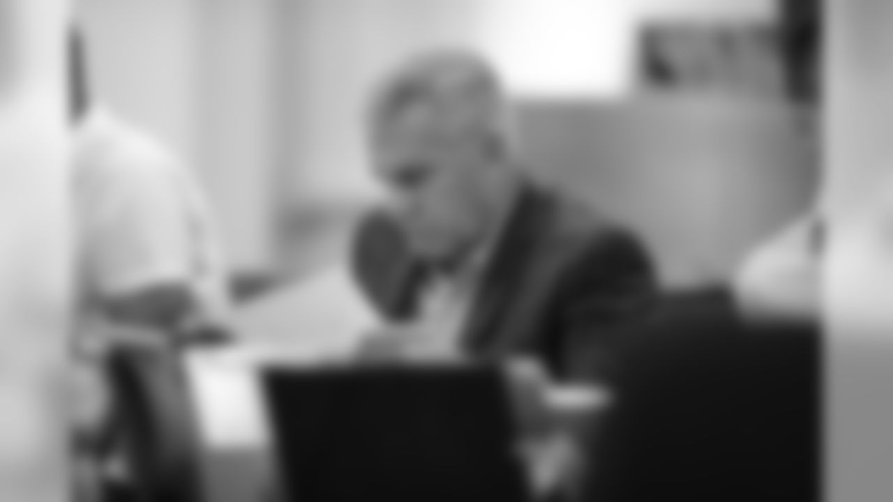 042618_draft_room_013.jpg