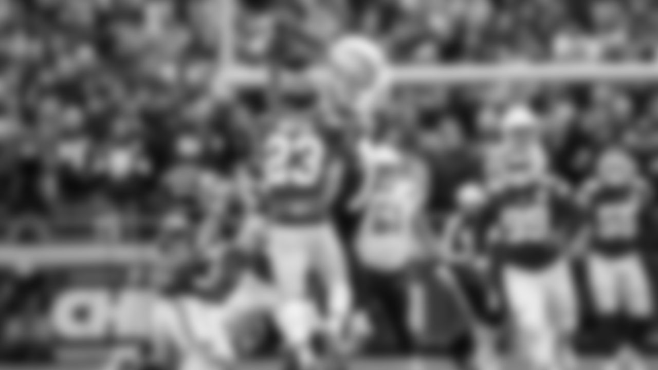 028_191229_LACatKC_MN_804