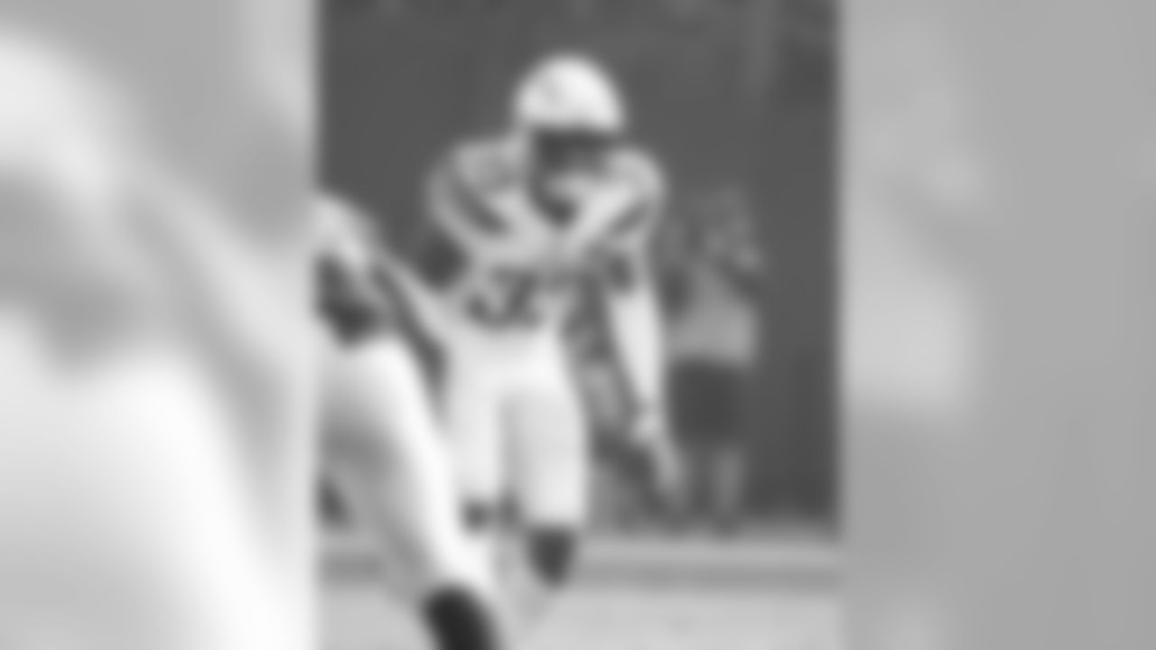 Los Angeles Chargers vs Oakland Raiders at Oakland Alameda Coliseum on Sunday, November 11, 2018 in Oakland, CA. Final score: LAC 20 - OAK 6