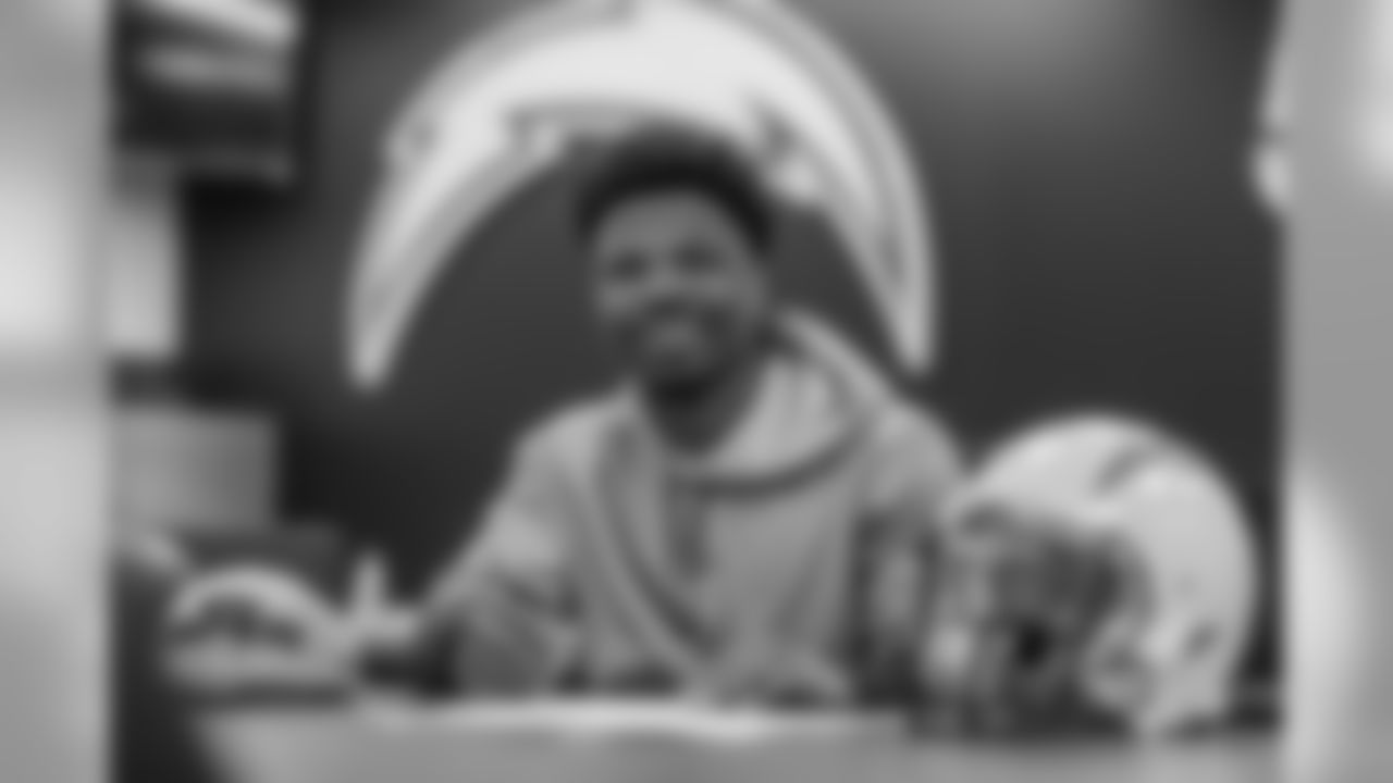 051018_signing_015.jpg