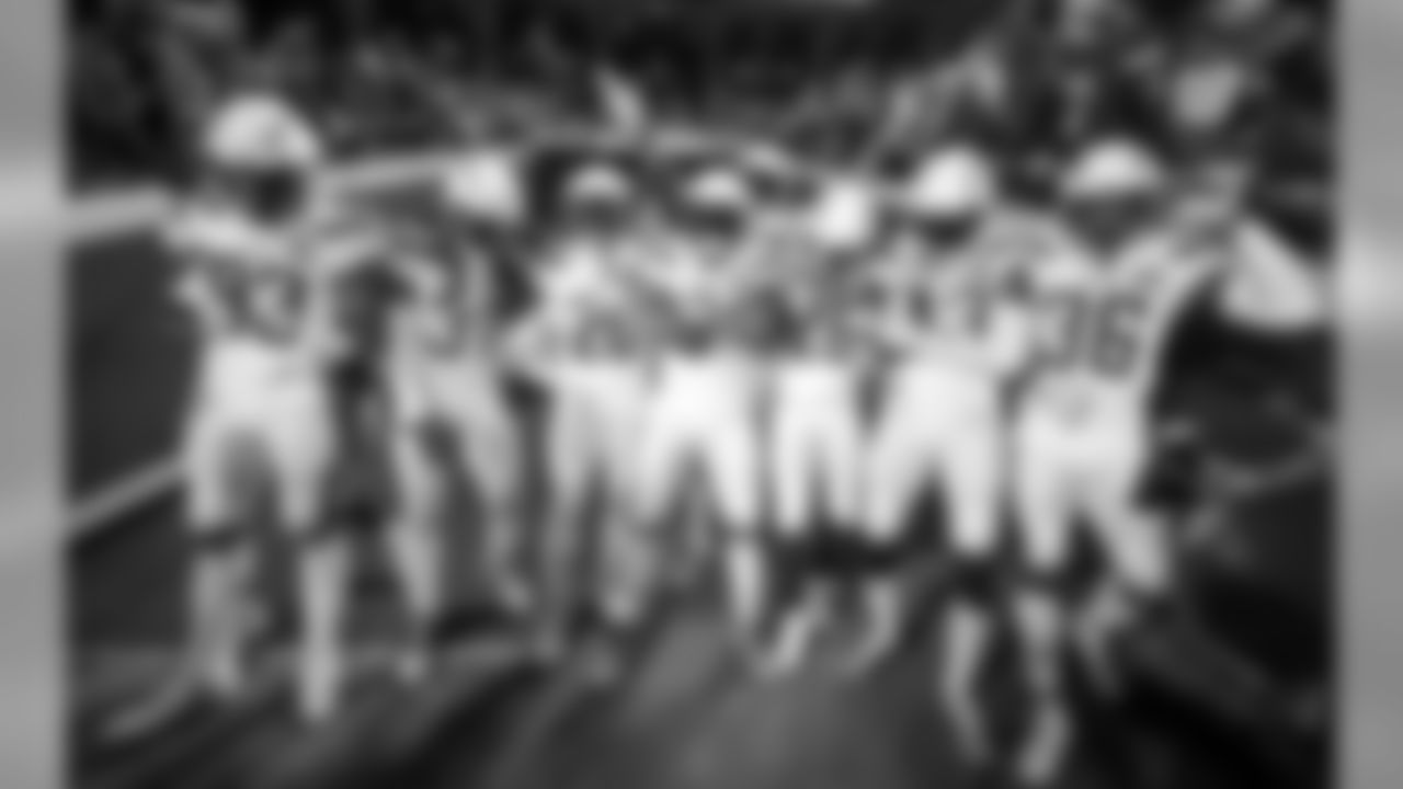 The Bolts pose for a picture before the Thursday night matchup against the Kansas City Chiefs at Arrowhead Stadium.