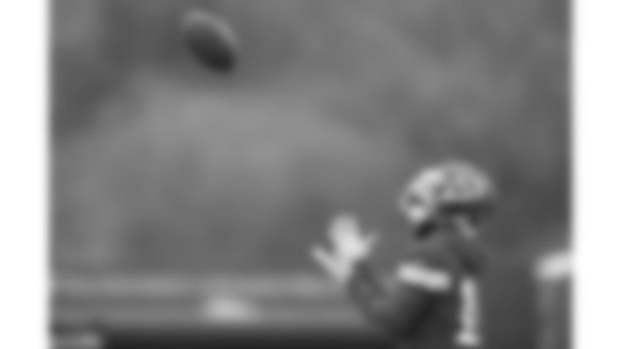 Kansas City Chiefs wide receiver Kadarius Toney (19) catches a punt during practice on Thursday, December 8, 2022.