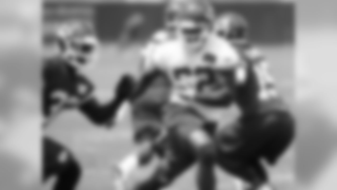 52 - Orie Lemon - LB // HT. 6-1, WT. 242 // College: Oklahoma State // Hometown: Houston, Texas