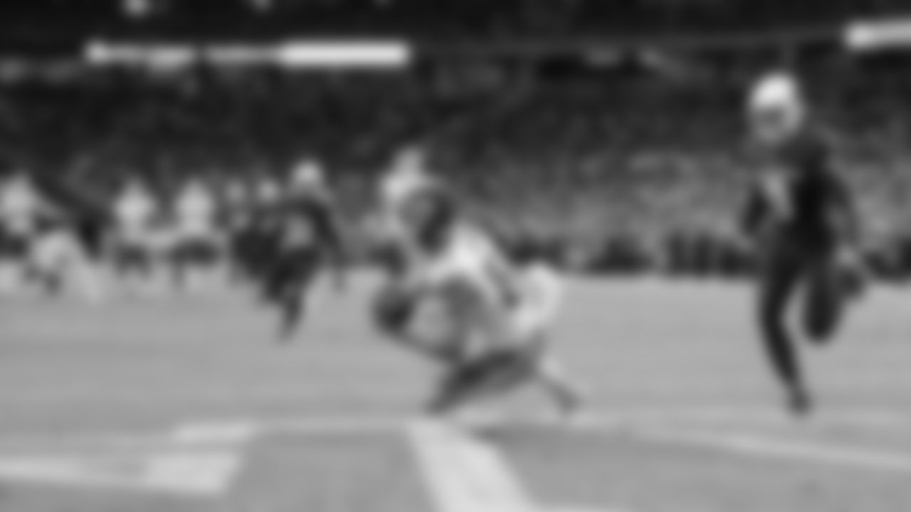 Kansas City Chiefs wide receiver Justin Watson (84) catches a pass in the end zone during the Preseason Week 2 NFL football game on Saturday, August 19, 2023 in Glendale, AZ.