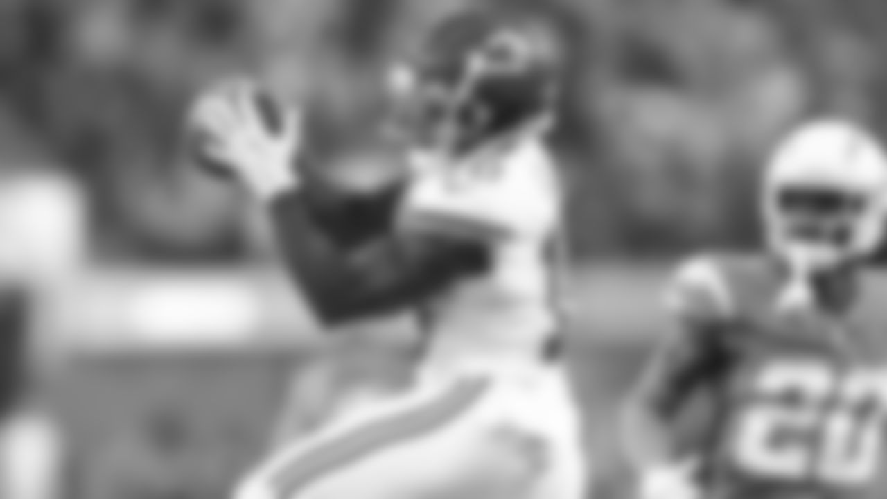 Kansas City Chiefs wide receiver Tyreek Hill (10) during an NFL football game against the Los Angeles Chargers on Thursday, December 16, 2021 in Los Angeles.