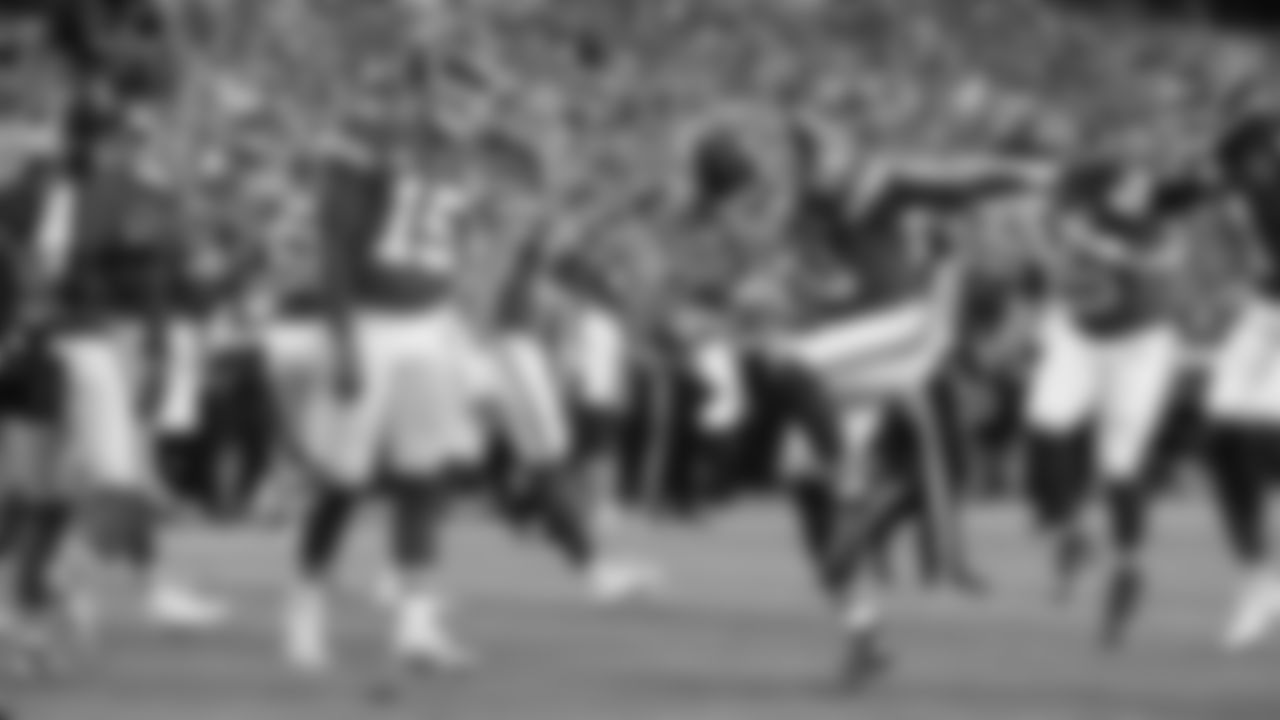 The Kansas City Chiefs face off against the Los Angeles Chargers at GEHA Field at Arrowhead Stadium on October 22, 2023.