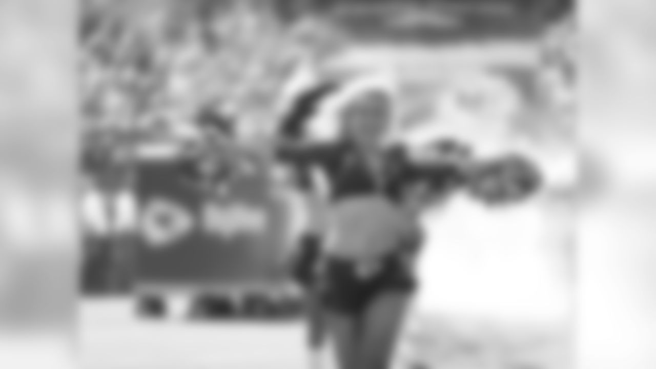 A look at the Kansas City Chiefs Cheerleaders during the Chiefs vs 49ers game