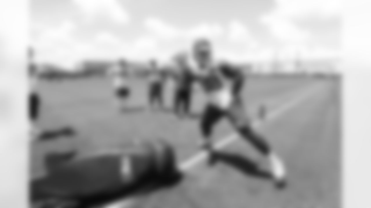Kansas City Chiefs defensive end Tershawn Wharton (98) during phase 3 workouts at the The University of Kansas Health System Training Complex.