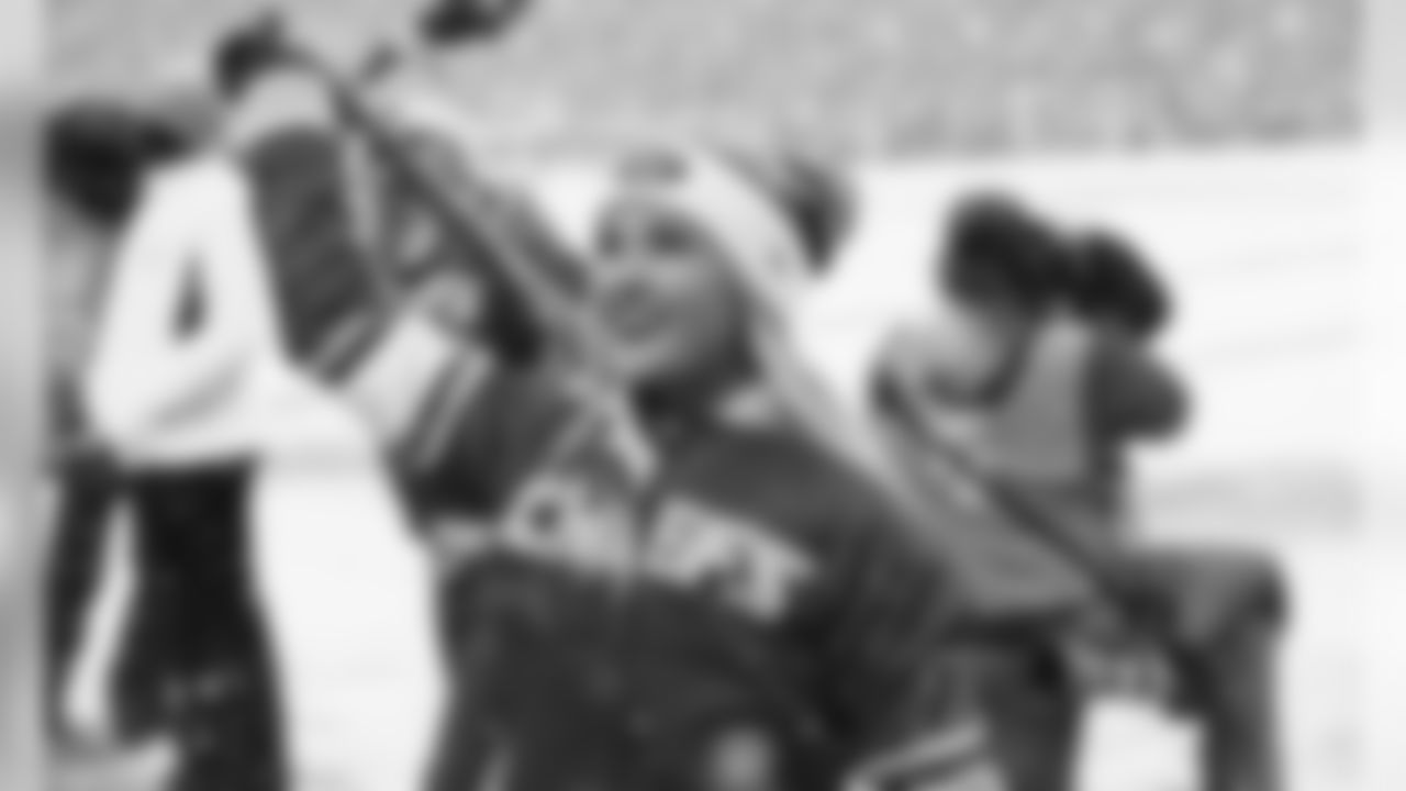 036-19KCvDEN_Cheer