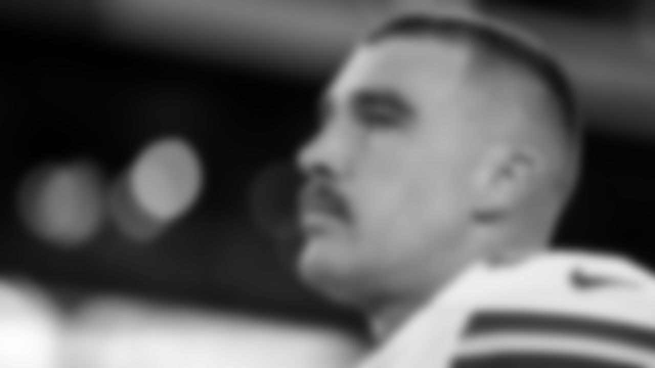 Kansas City Chiefs tight end Travis Kelce (87) prior to the Preseason Week 2 NFL football game on Saturday, August 19, 2023 in Glendale, AZ.