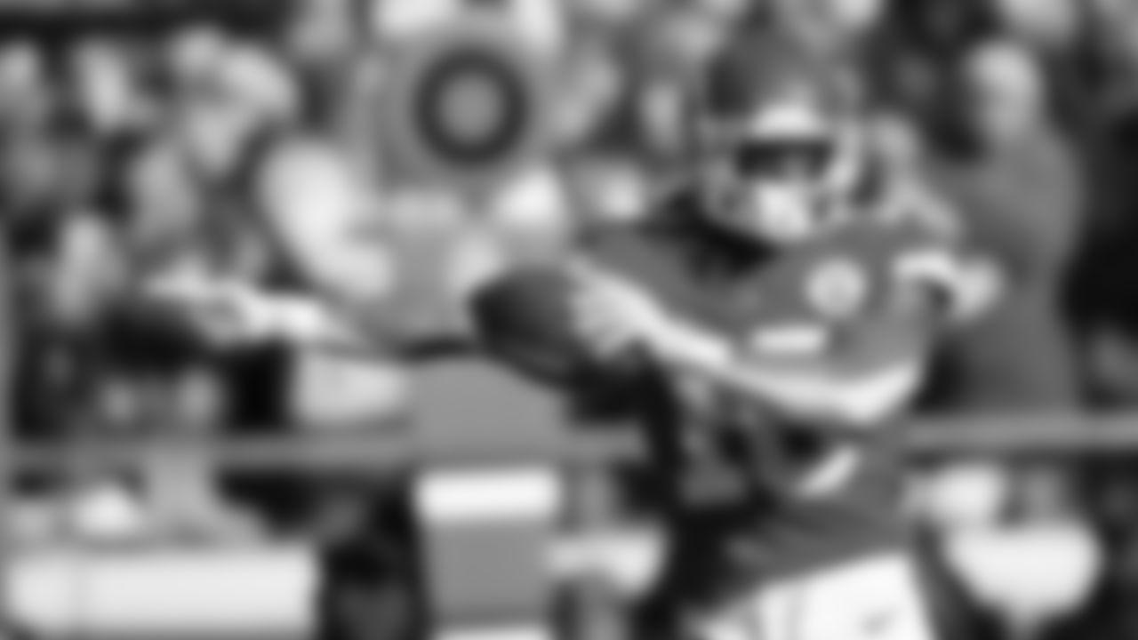Kansas City Chiefs face off against the Jacksonville Jaguars at GEHA Field at Arrowhead Stadium on November 13, 2022.