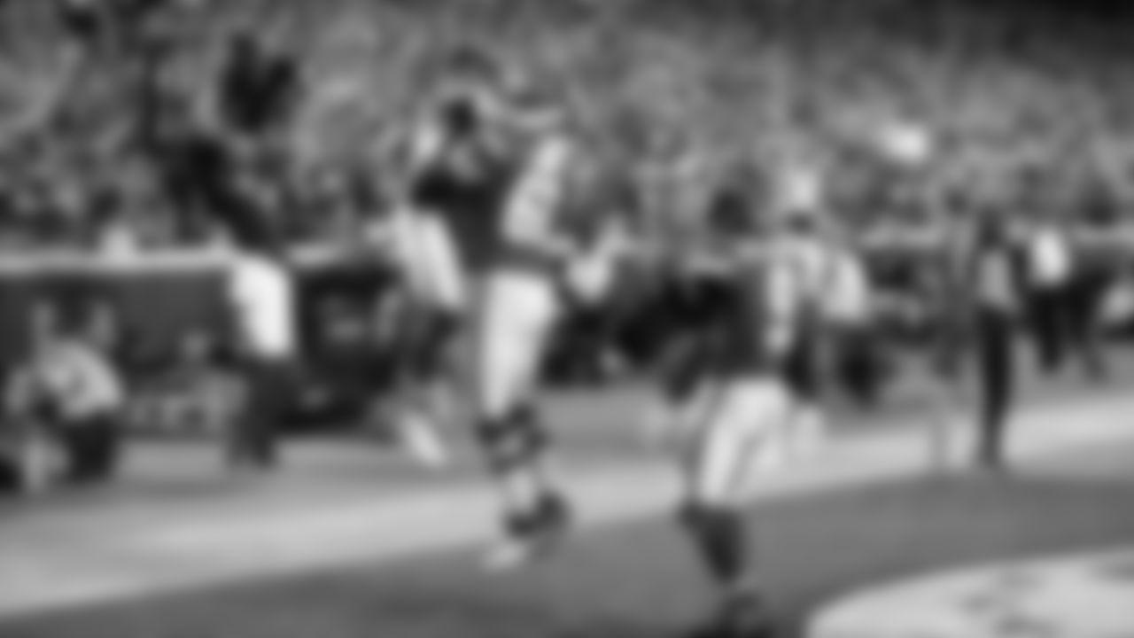 Kansas City Chiefs face off against the Los Angeles Chargers on GEHA Field at Arrowhead Stadium on September 15th, 2022.