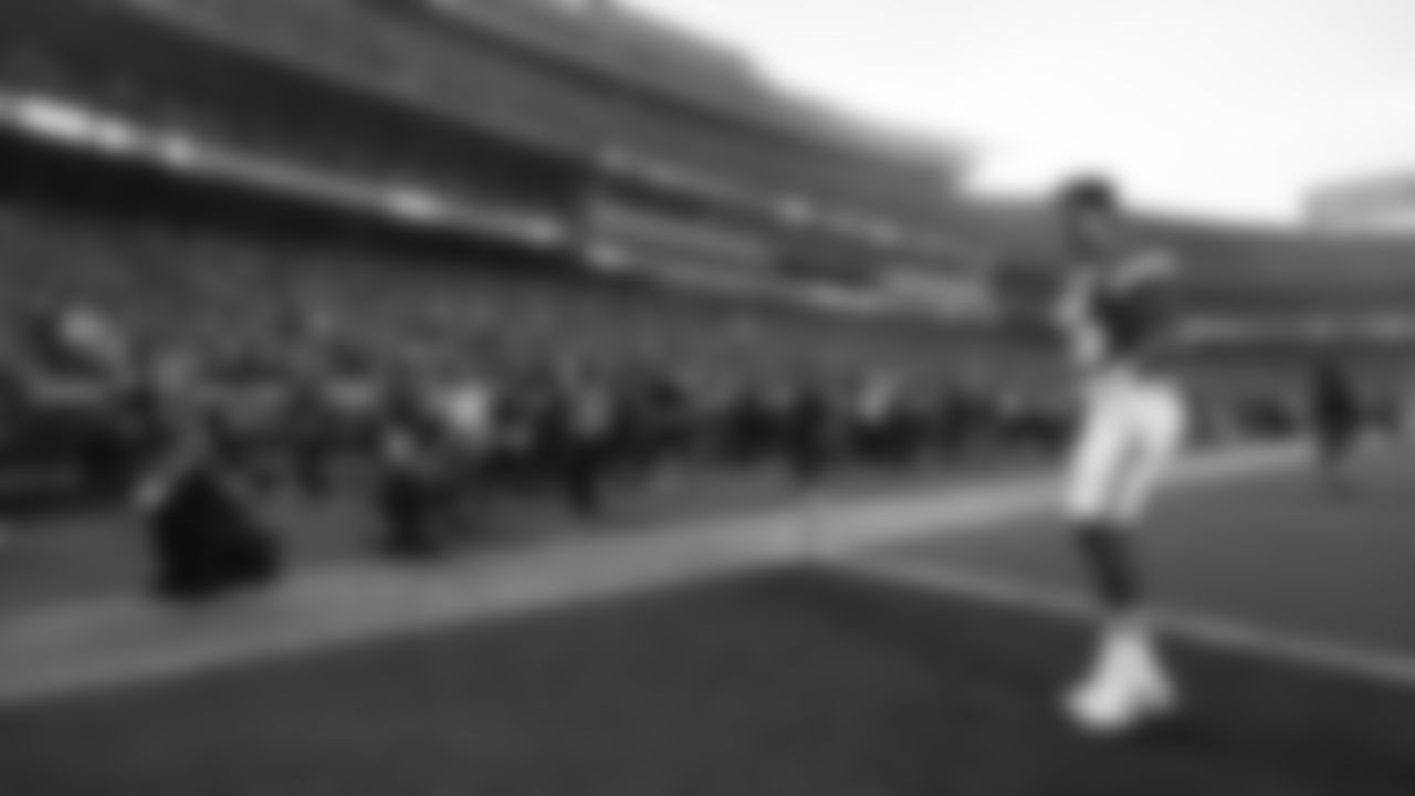 Kansas City Chiefs face off against the Los Angeles Chargers on GEHA Field at Arrowhead Stadium on September 15th, 2022.