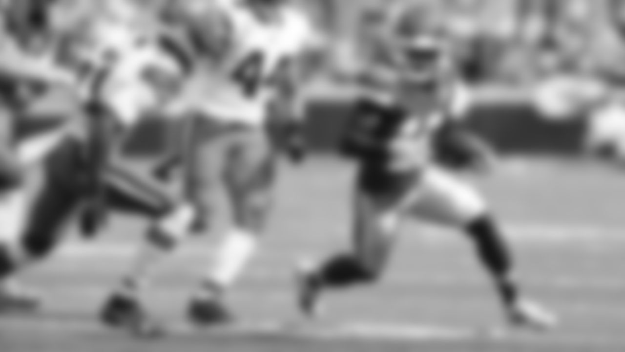 Kansas City Chiefs wide receiver Tyreek Hill (10) runs with the ball after a catch during an NFL football game against the Cleveland Browns, Sunday, September 12, 2021 in Kansas City.