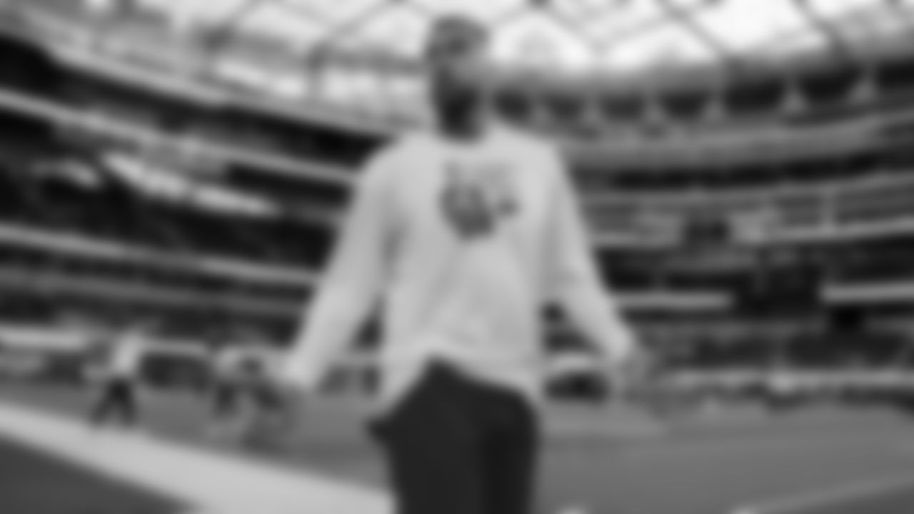 Kansas City Chiefs face off against the Los Angeles Chargers at SoFi Stadium on November 20, 2022 in Los Angeles, California