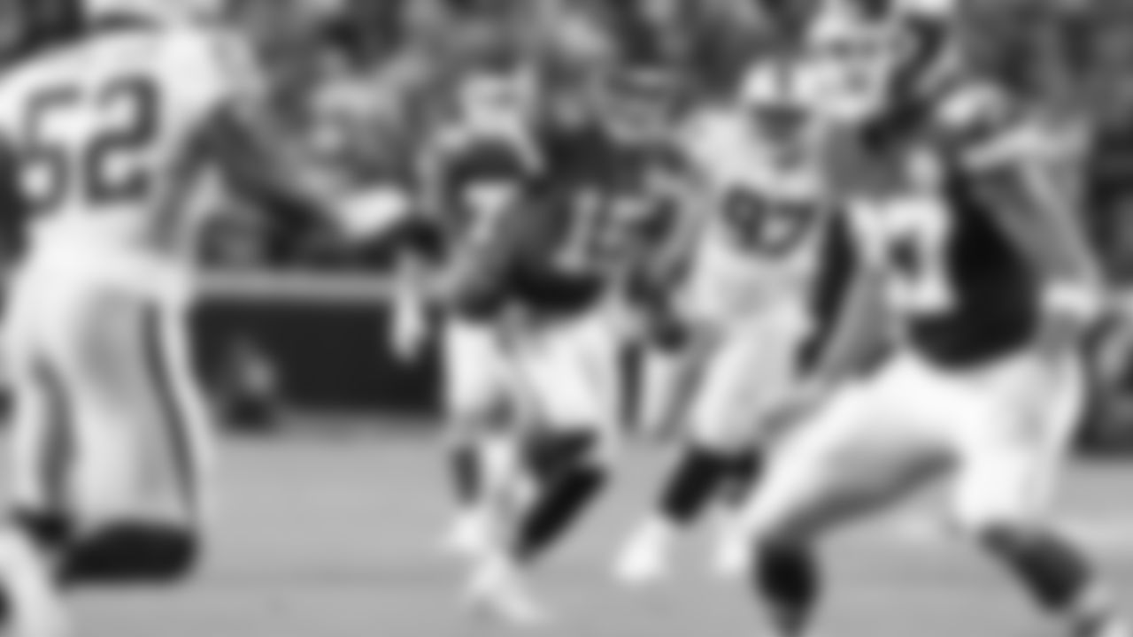 Kansas City Chiefs face off against the Las Vegas Raiders at GEHA Field at Arrowhead Stadium on October 10, 2022.